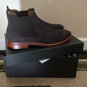 Winthrop Chelsea Boot in Espresso Suede